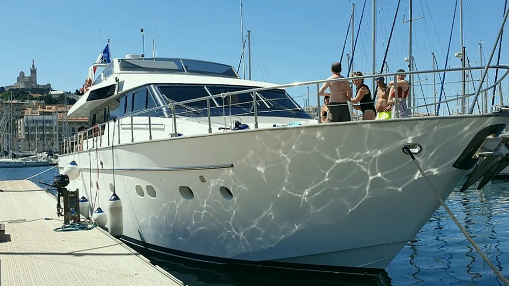 Equipo de Alquiler Barcos ayudando a organizar un alquiler de barco en Arrecife